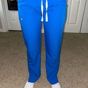 Figs Women Kade Cargo Scrub pants